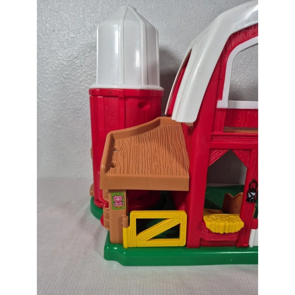 2005 Fisher Price Little People Farm Barn & Silo & Figures Working Animal Sounds